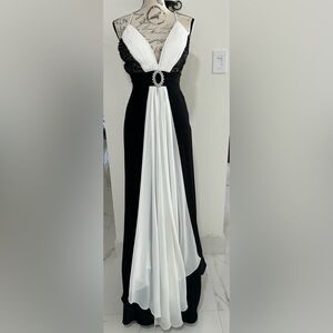 Faviana Couture Black White Pleated Beaded Bust Bodice Waist Rhinestone Gown 6